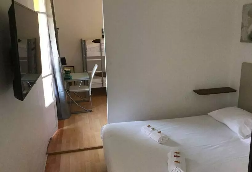 ホテル Hôtel Restaurant Le 8