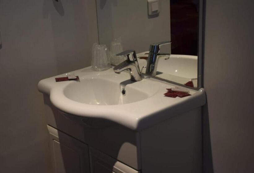 בית מלון כפרי Hôtel Résidence Champerret