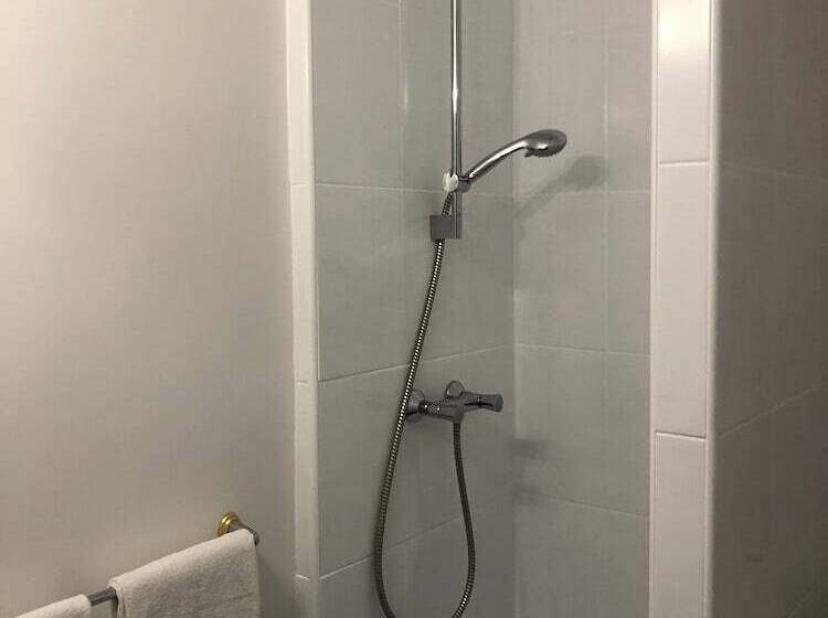 בית מלון כפרי Hôtel Résidence Champerret