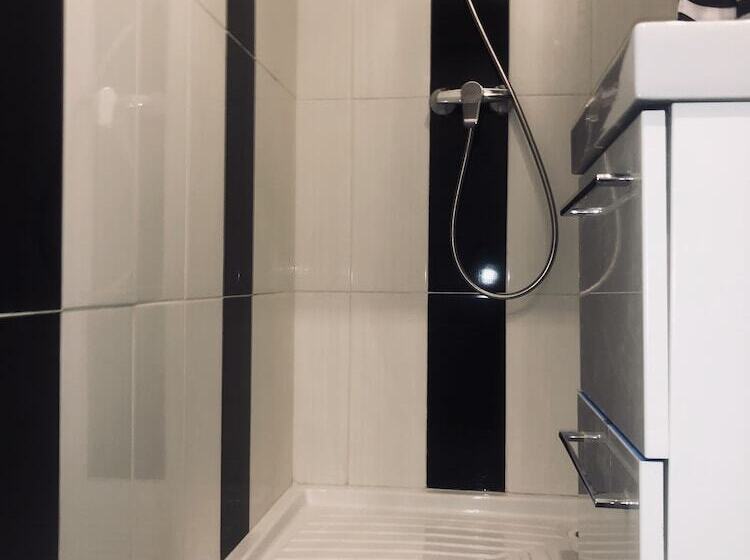 בית מלון כפרי Hôtel Résidence Champerret