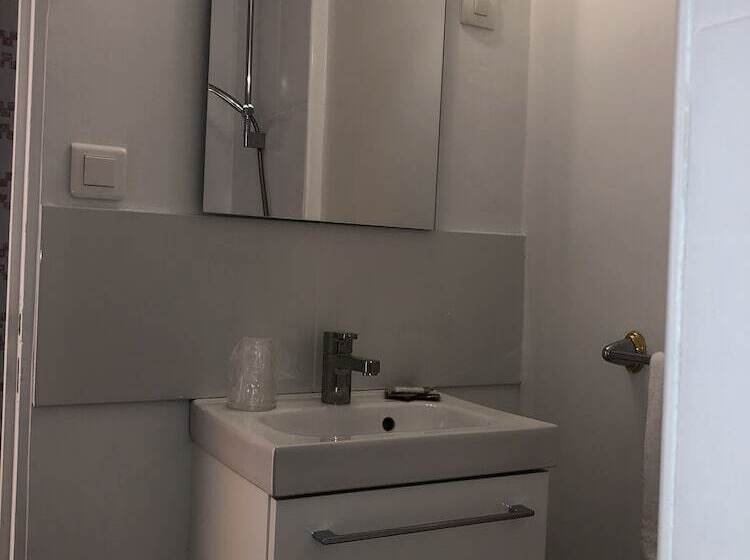 בית מלון כפרי Hôtel Résidence Champerret