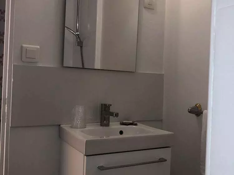 هتل Hôtel Résidence Champerret