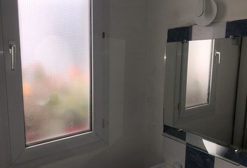 בית מלון כפרי Hôtel Résidence Champerret