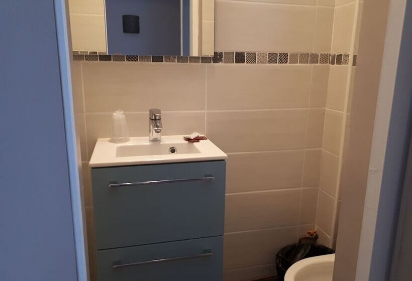 בית מלון כפרי Hôtel Résidence Champerret