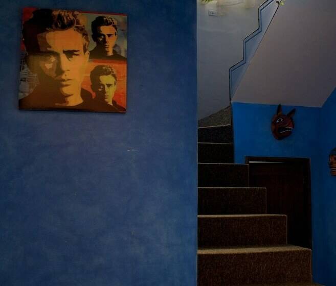 Hotel La Casa Amarilla