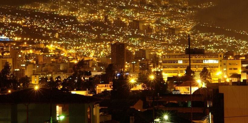 Hotel La Casa Amarilla