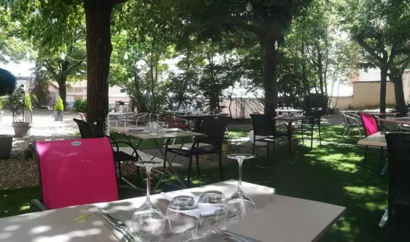 هتل Hôtel L'apostrophe