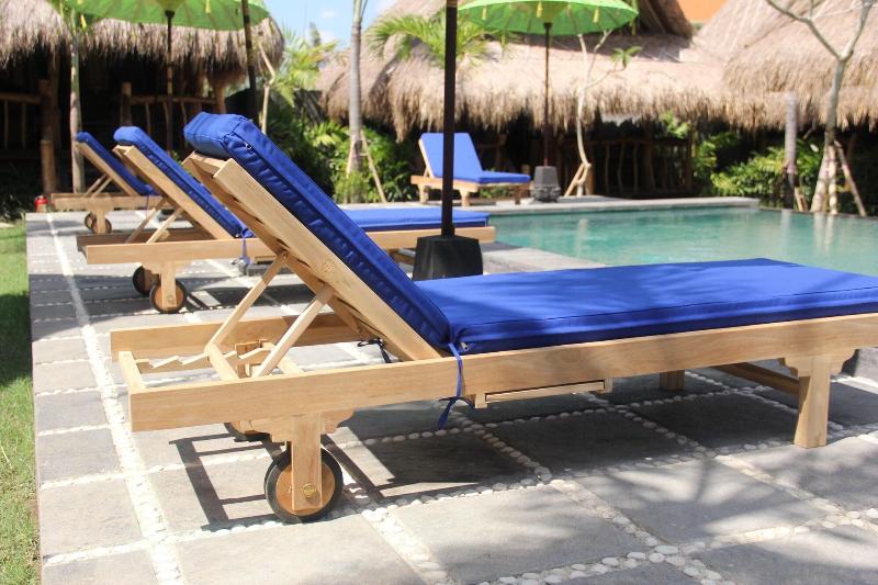 Отель The Calmtree Bungalows