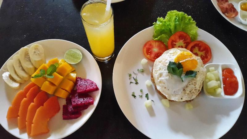 Отель The Calmtree Bungalows