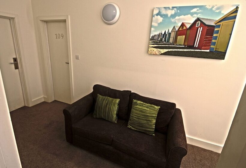 فندق The Resolution