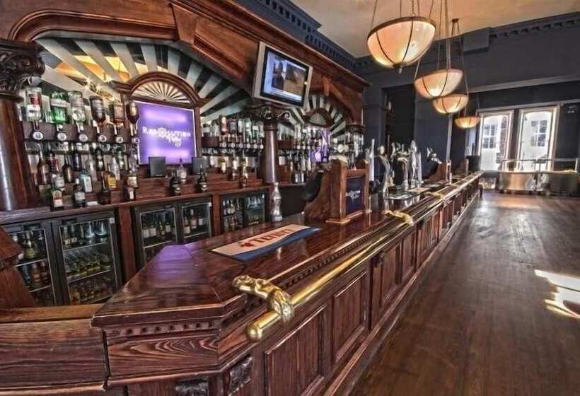 فندق The Resolution