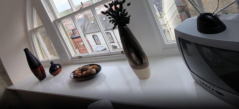 فندق The Resolution