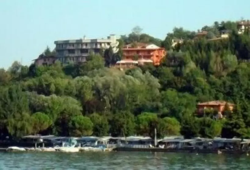 Hotelli Empire Resort