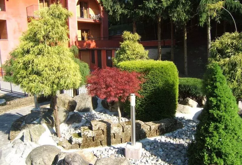 Hotelli Empire Resort