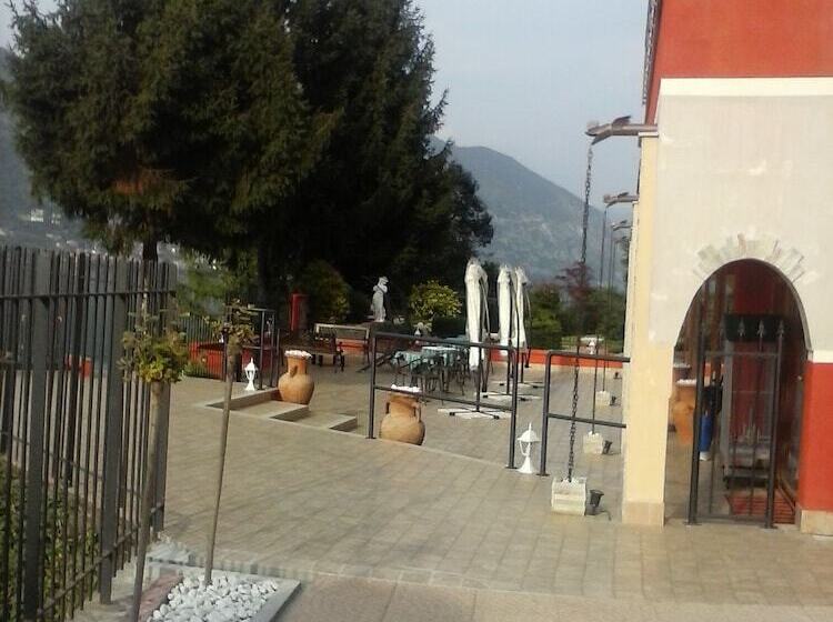 فندق Empire Resort