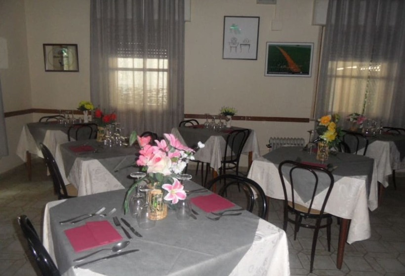 בית מלון כפרי Estoril