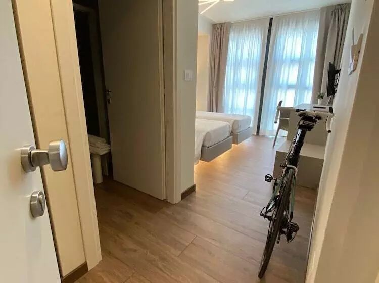 هتل Fly Bike