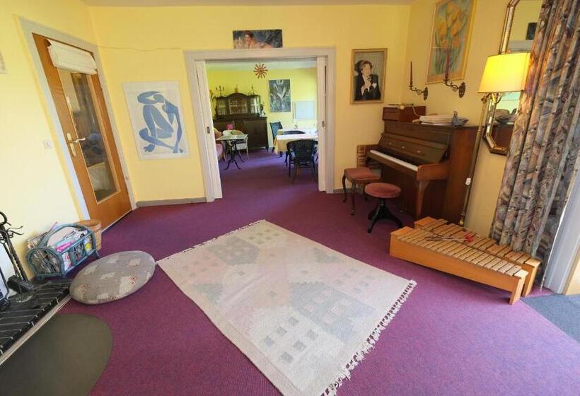 호텔 Frauenpension Arleta   Women Only