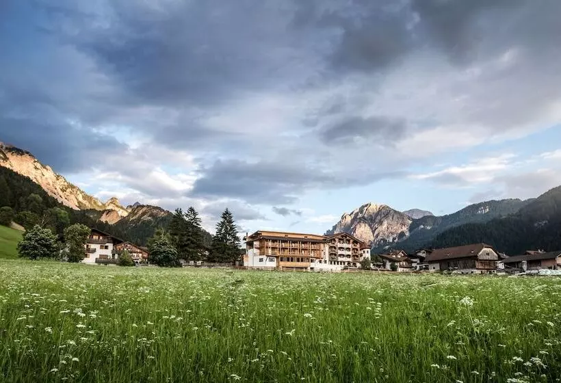 Hotelli Mareo Dolomites