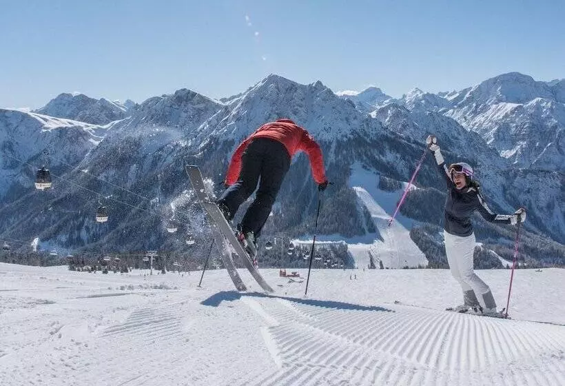 Hotelli Mareo Dolomites