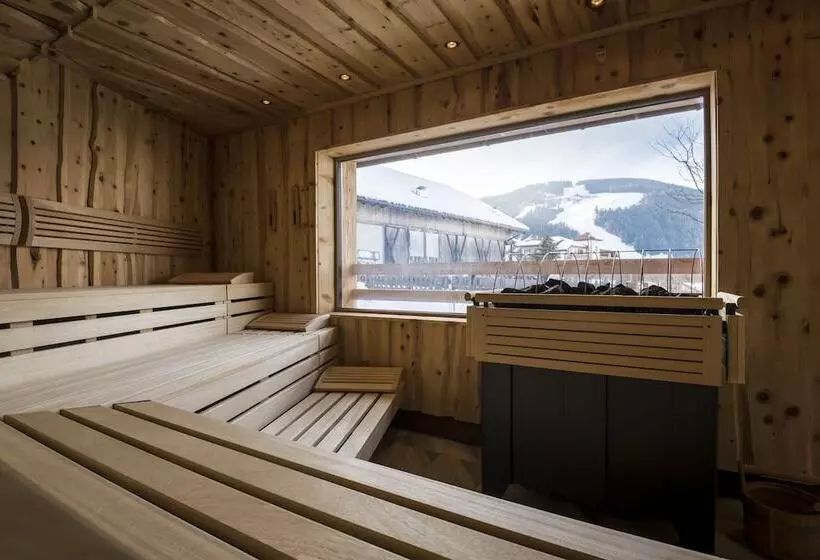 Hotelli Mareo Dolomites