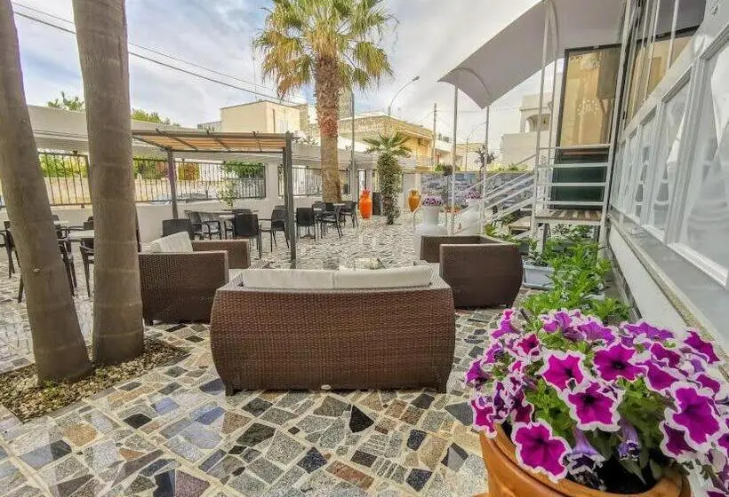 هتل Porto Cesareo