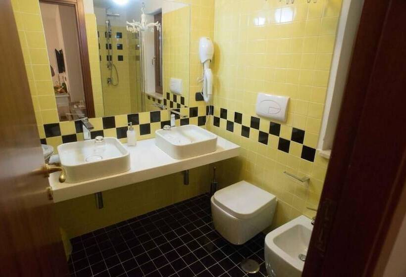 Отель Residenza Lombardi