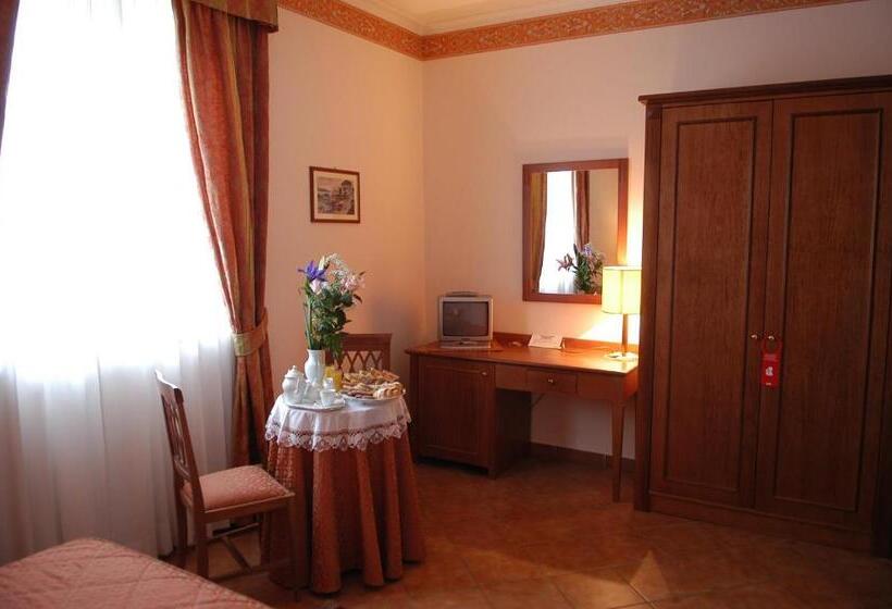 酒店 Squarciarelli