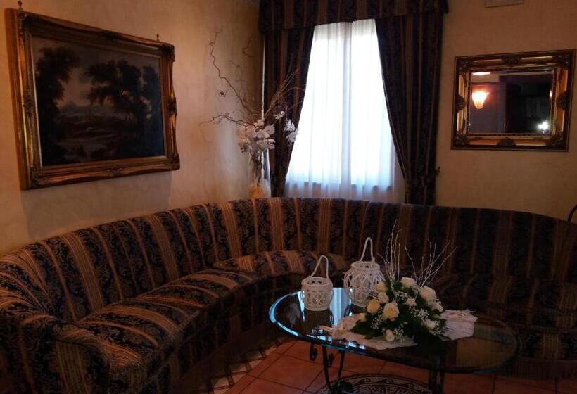 酒店 Squarciarelli