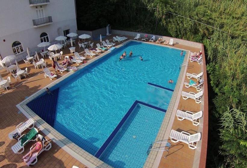 فندق Total Family