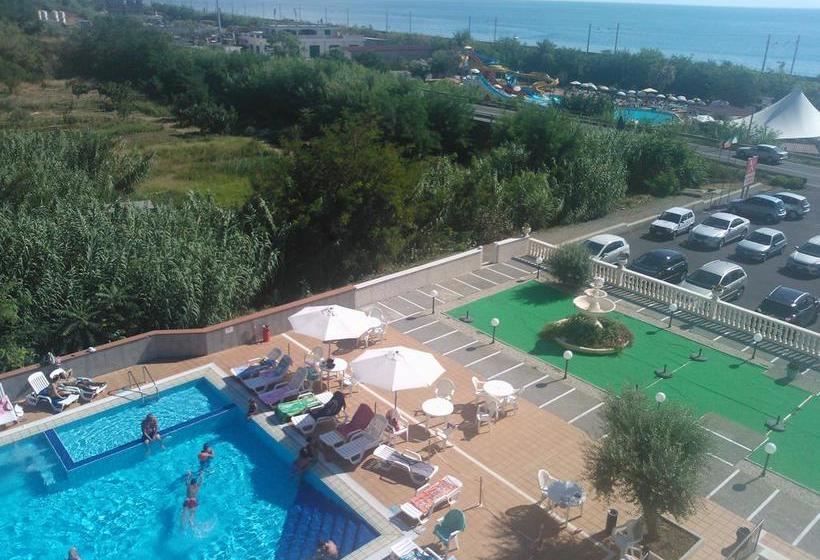 فندق Total Family