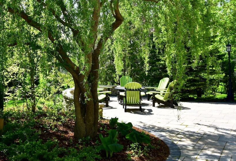 فندق Explorer House Bed & Breakfast