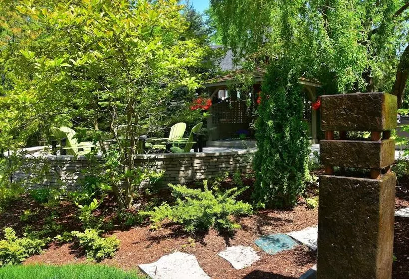 هتل Explorer House Bed & Breakfast