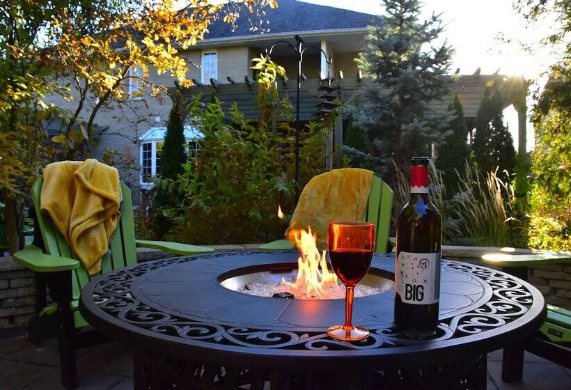 فندق Explorer House Bed & Breakfast