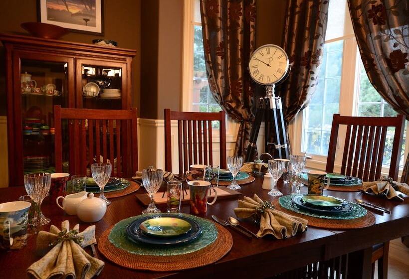 فندق Explorer House Bed & Breakfast