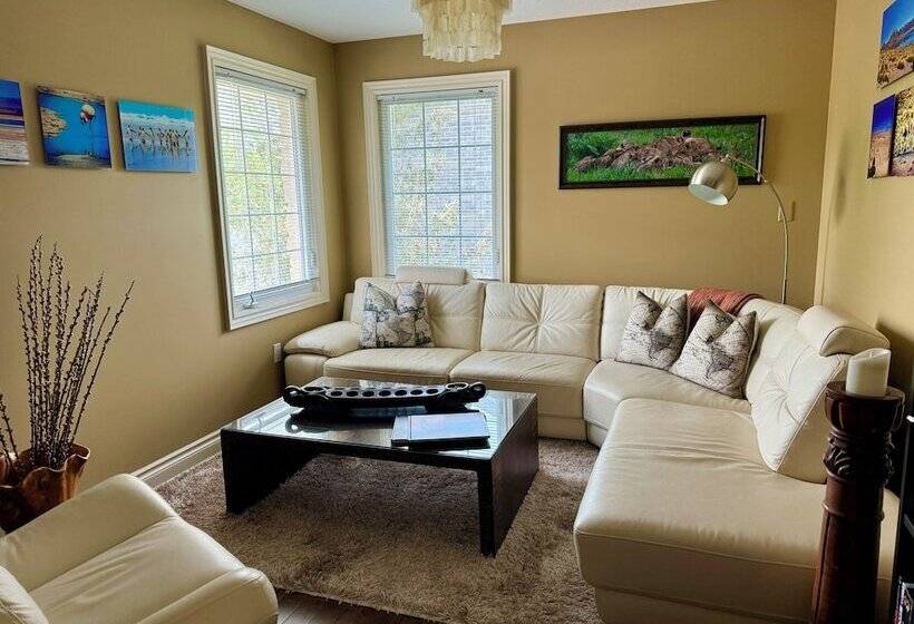 فندق Explorer House Bed & Breakfast