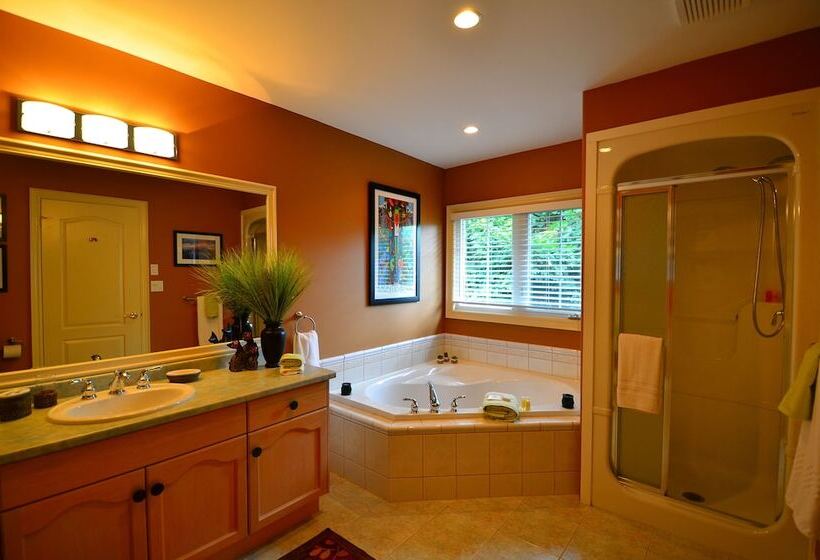 فندق Explorer House Bed & Breakfast