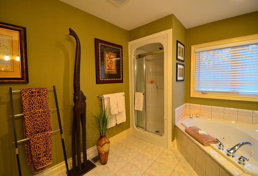 فندق Explorer House Bed & Breakfast