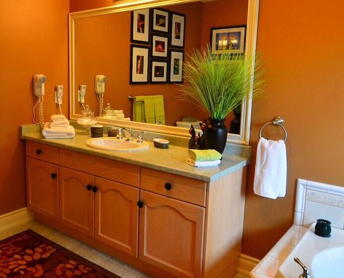 فندق Explorer House Bed & Breakfast