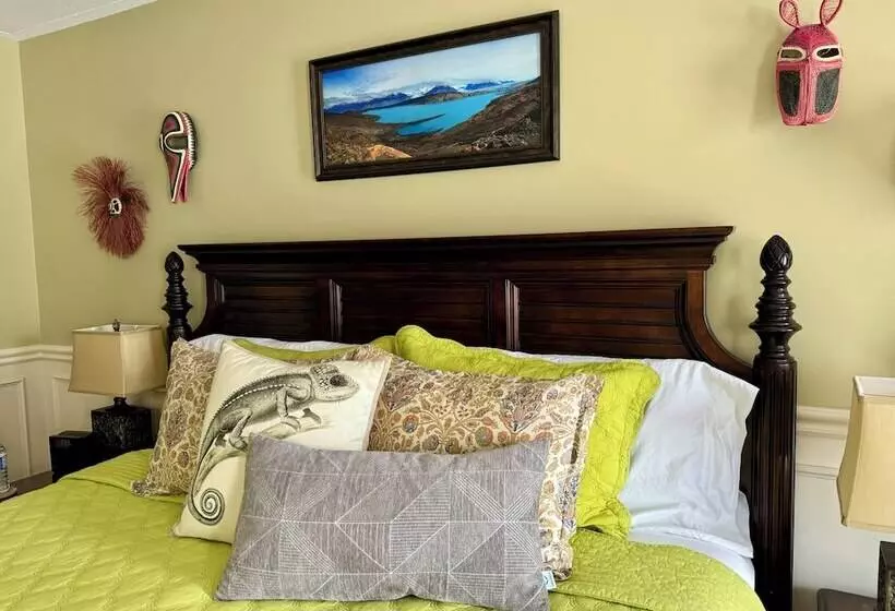 هتل Explorer House Bed & Breakfast