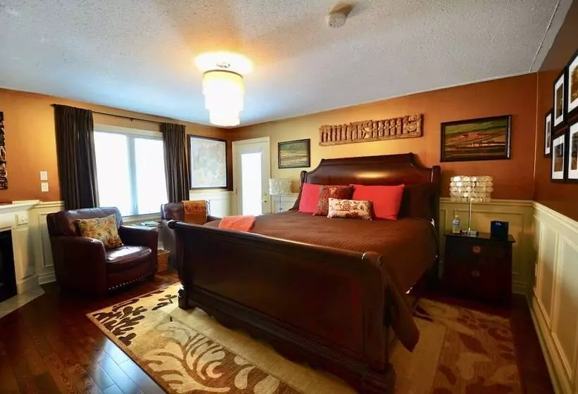 هتل Explorer House Bed & Breakfast