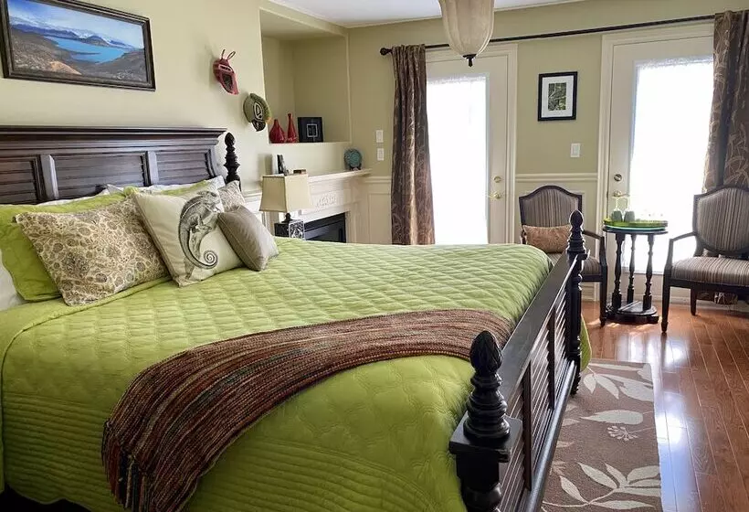 هتل Explorer House Bed & Breakfast