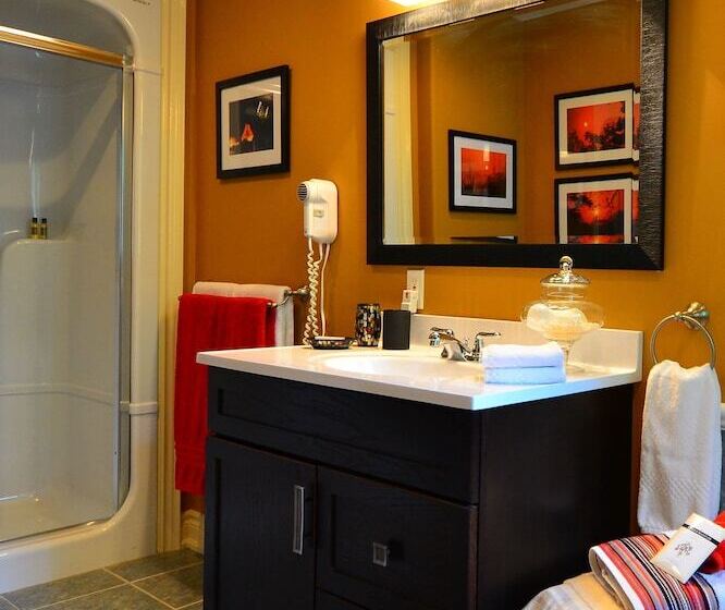 فندق Explorer House Bed & Breakfast