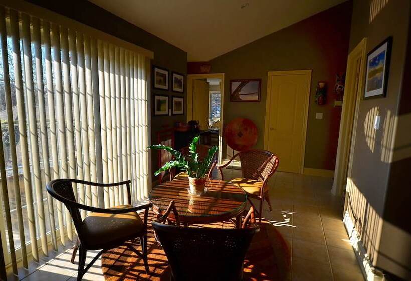 فندق Explorer House Bed & Breakfast