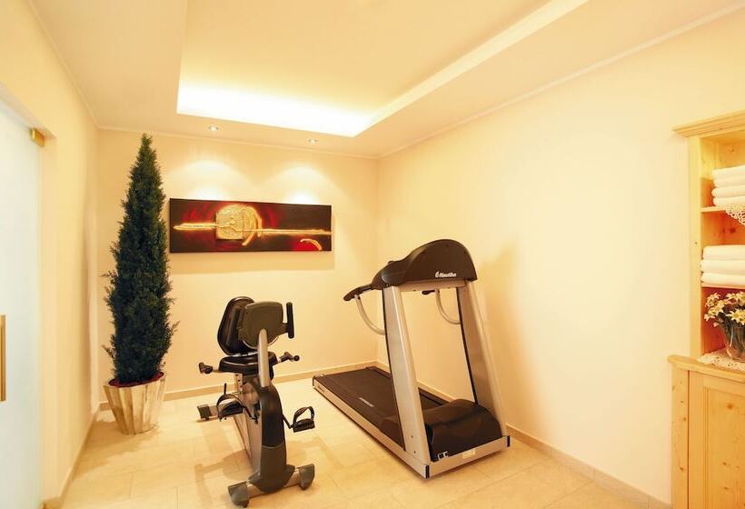 ホテル Gratschwirt