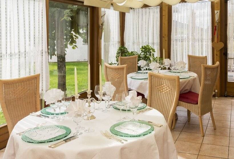 ホテル Gratschwirt