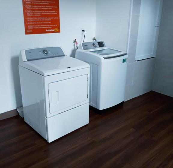 Отель Hi! Zapopan