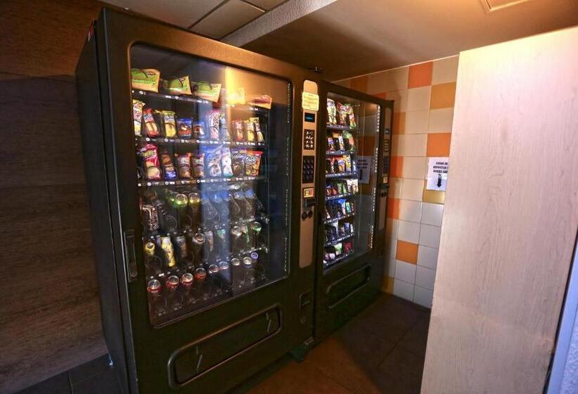 Отель Hi! Zapopan