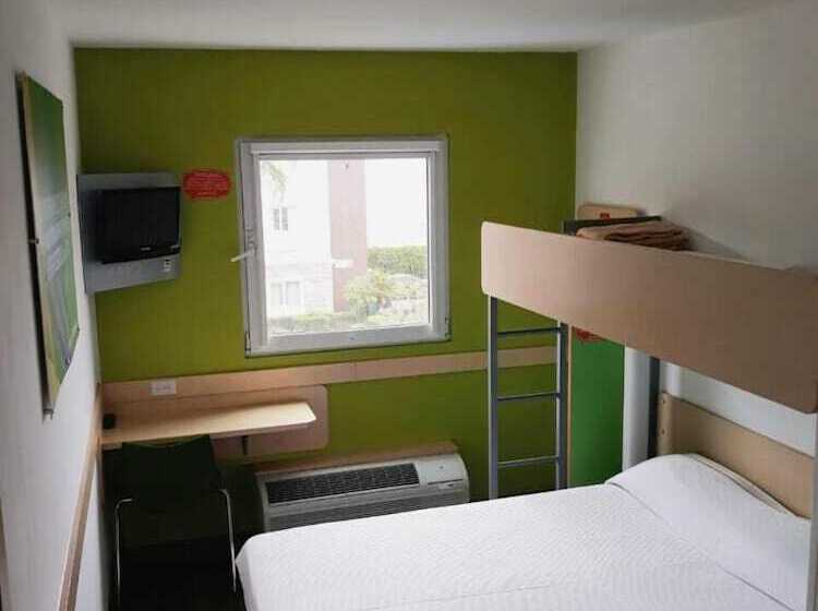 Отель Hi! Zapopan