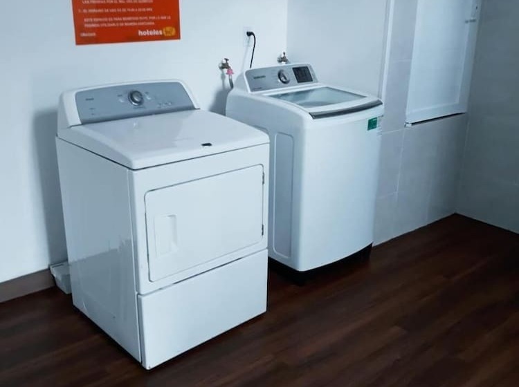 Отель Hi! Zapopan